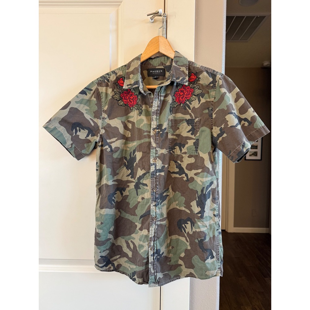 Men's Pacsun Woodland‎ Camo with Roses Short Sleeve Small Button Down Shirt - Picture 7 of 7